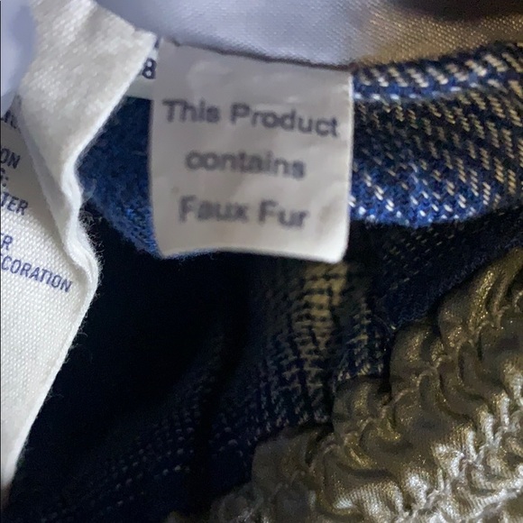 Sliver American Eagle vest with white fur hoodie - Picture 9 of 9